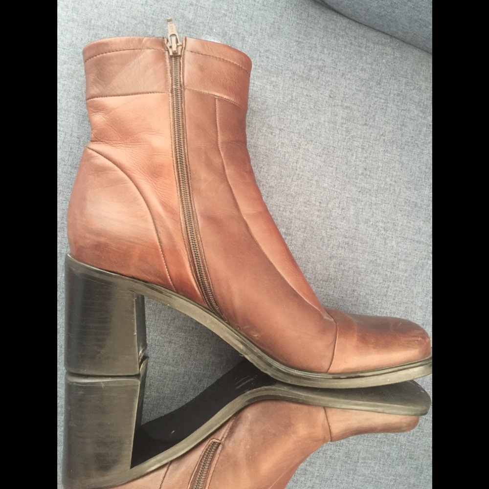 Enzo Agnelli Leather Boots. (8)